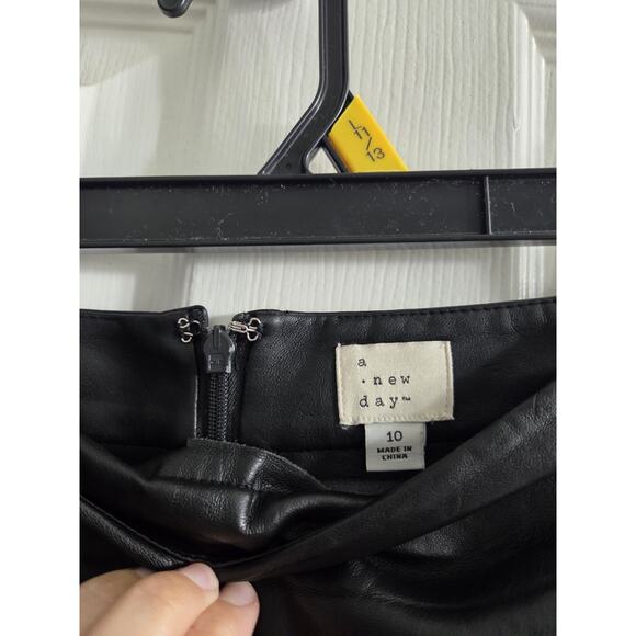 A New Day Women's Faux Leather Black Midi A Line Skirt NWT Size 10 Front Split - Picture 4 of 8